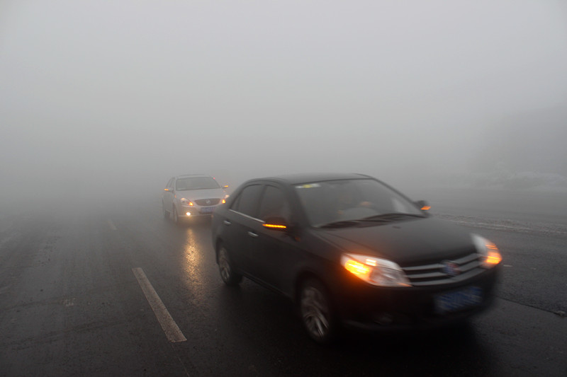 新鄉(xiāng)雪天大霧 新鄉(xiāng)雪天大霧